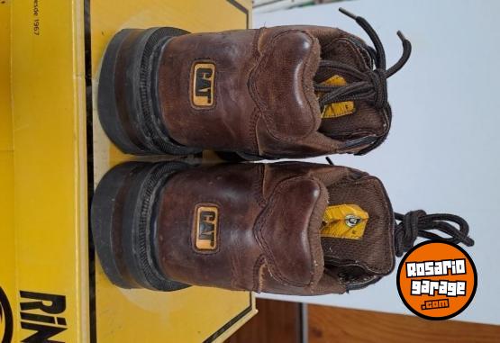 Indumentaria - BORCEGOS CATERPILLAR 40/41 - En Venta