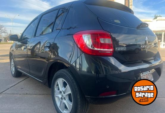 Autos - Renault sandero 2015 Nafta 94000Km - En Venta