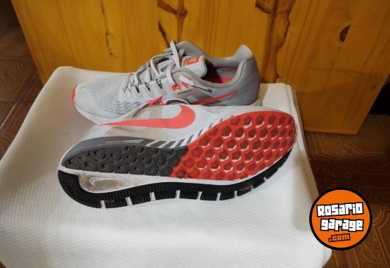 Indumentaria - Zapatilla Nike zoom structure running - En Venta