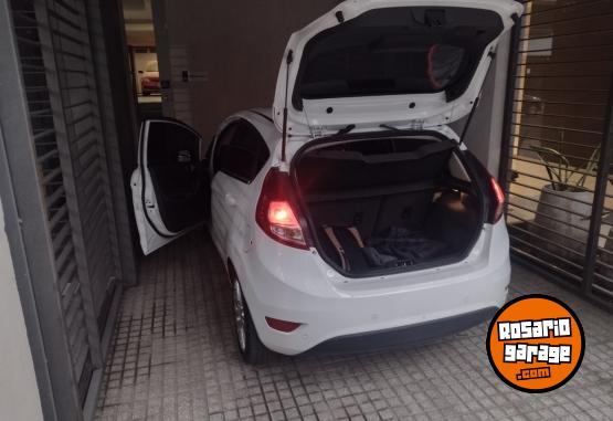 Autos - Ford Fiesta Titanium 2015 Nafta 70000Km - En Venta