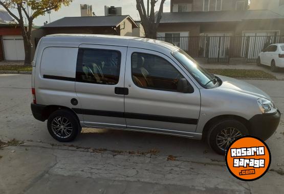 Utilitarios - Peugeot Partner 2017 Nafta 97000Km - En Venta