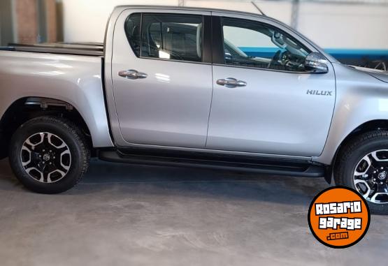 Camionetas - Toyota Hilux SRX 4x4 AT 2023 Diesel 0Km - En Venta