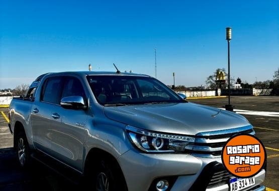 Camionetas - Toyota Hilux SRX 2.8 4X4 2017 Diesel 142000Km - En Venta