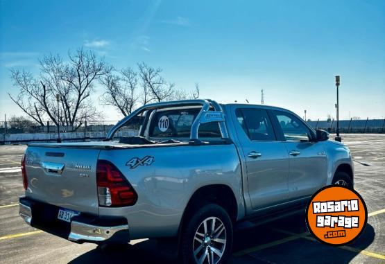 Camionetas - Toyota Hilux SRX 2.8 4X4 2017 Diesel 142000Km - En Venta