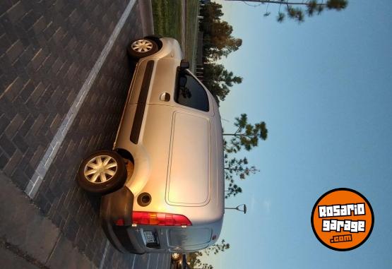 Utilitarios - Renault KANGOO PH3 CONFORT 1.6 2018 GNC 132000Km - En Venta