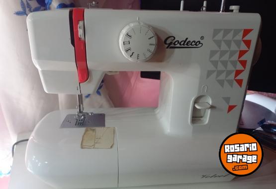 Otros - Maquina de Coser Godeco - En Venta