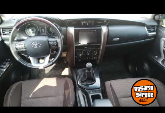 Camionetas - Toyota SW4 2.8TDI SR 4X4 2017 Diesel 121500Km - En Venta