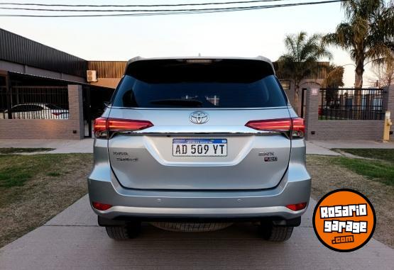 Camionetas - Toyota SW4 SRX 2.8 AT 4x4 2019 Diesel 183800Km - En Venta