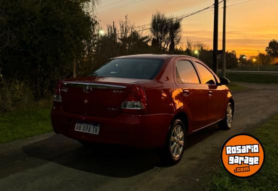 Utilitarios - Toyota Etios 2017 Nafta 80000Km - En Venta