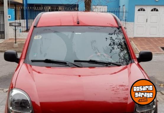 Utilitarios - Renault Kangoo 2014 GNC 95000Km - En Venta