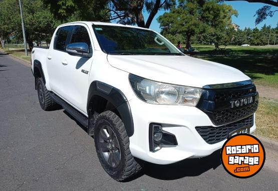 Camionetas - Toyota HILUX SR 4X4 2016 Diesel 180000Km - En Venta