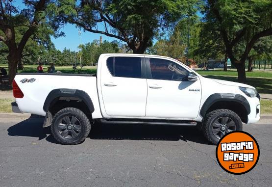 Camionetas - Toyota HILUX SR 4X4 2016 Diesel 180000Km - En Venta