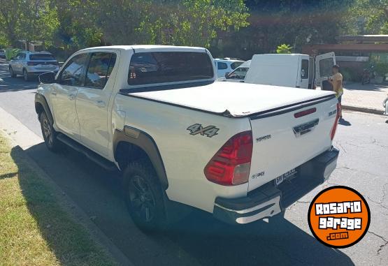 Camionetas - Toyota HILUX SR 4X4 2016 Diesel 180000Km - En Venta