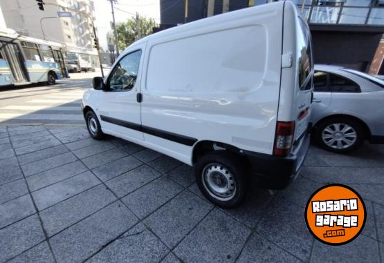 Utilitarios - Peugeot Partner 2012 Diesel 220000Km - En Venta