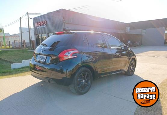 Autos - Peugeot 208 Allure Touchscreen1.5 2014 Nafta 105300Km - En Venta