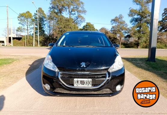 Autos - Peugeot 208 Allure Touchscreen1.5 2014 Nafta 105300Km - En Venta