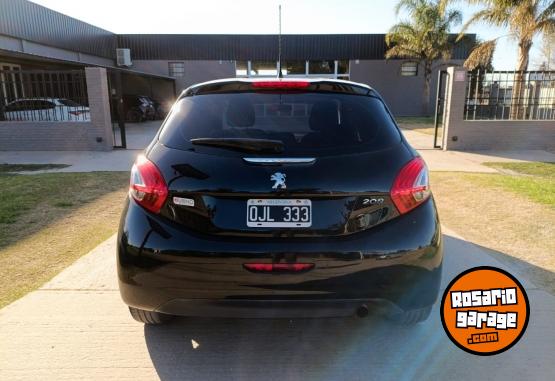 Autos - Peugeot 208 Allure Touchscreen1.5 2014 Nafta 105300Km - En Venta