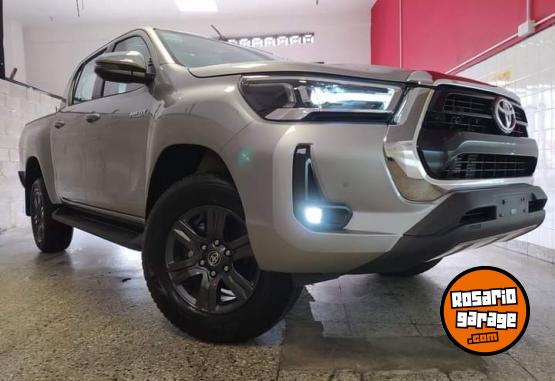 Camionetas - Toyota Hilux Srv 4x4 2.8 204 CV 2024 Diesel 0Km - En Venta