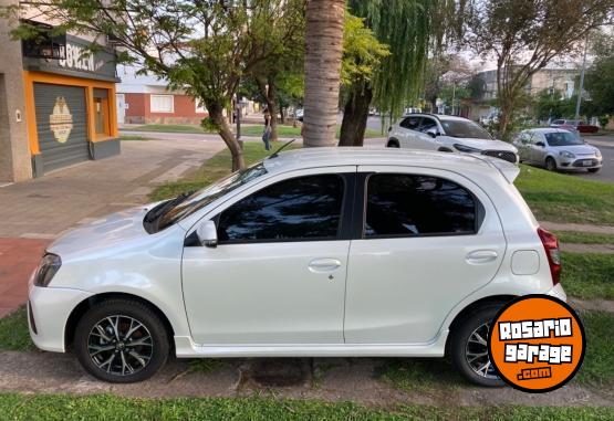 Autos - Toyota Etios pack 2023 Nafta 250Km - En Venta