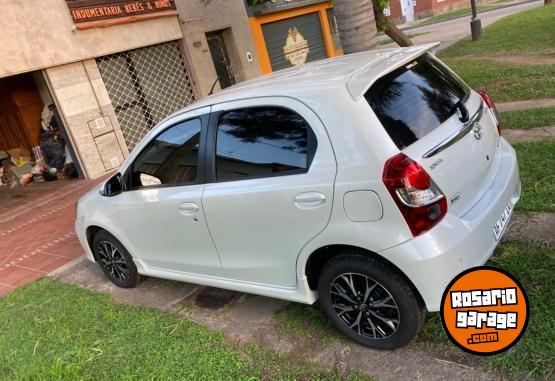 Autos - Toyota Etios pack 2023 Nafta 250Km - En Venta