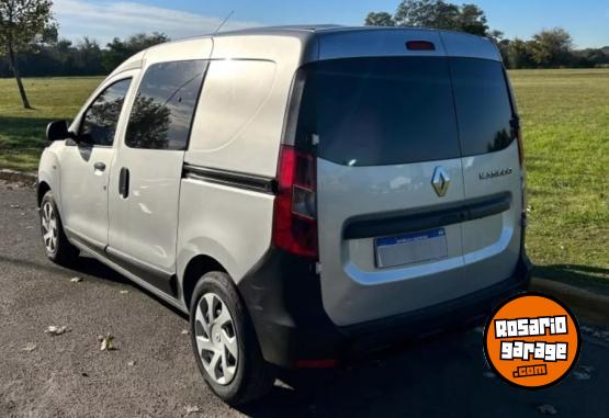 Utilitarios - Renault Kangoo 5 Asientos 2024 Nafta 5400Km - En Venta