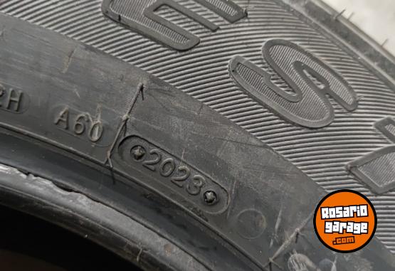 Accesorios para Autos - 265 65 17 *** 2 CUBIERTAS BRIDGESTONE NUEVAS SIN PISAR 2023. $470.000 EL PAR NO BAJO PRECIO - En Venta