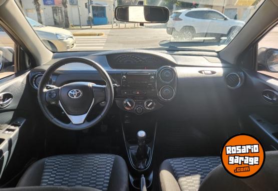 Autos - Toyota Etios xls 1.5 2015 Nafta 130000Km - En Venta