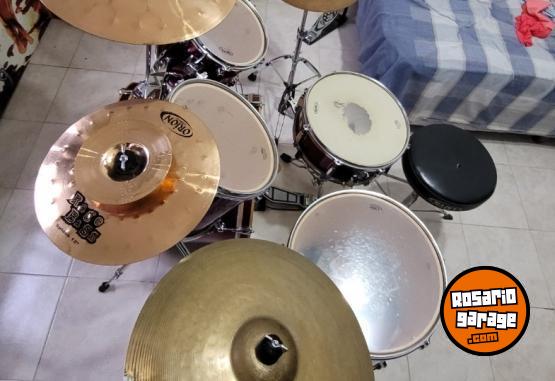 Instrumentos Musicales - Bateria Mapex 6 cuerpos, con platillos, fierros, banqueta, impecable - En Venta