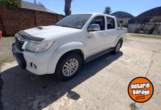 Camionetas - Toyota Hilux srv 2014 Diesel 130000Km - En Venta