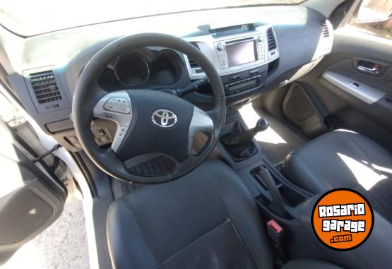 Camionetas - Toyota Hilux srv 2014 Diesel 130000Km - En Venta