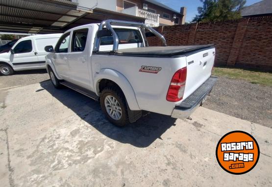 Camionetas - Toyota Hilux srv 2014 Diesel 130000Km - En Venta