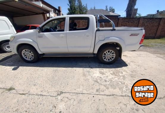 Camionetas - Toyota Hilux srv 2014 Diesel 130000Km - En Venta