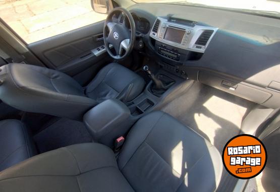 Camionetas - Toyota Hilux srv 2014 Diesel 130000Km - En Venta