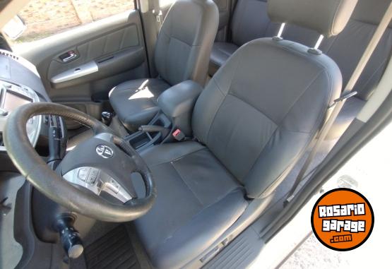 Camionetas - Toyota Hilux srv 2014 Diesel 130000Km - En Venta