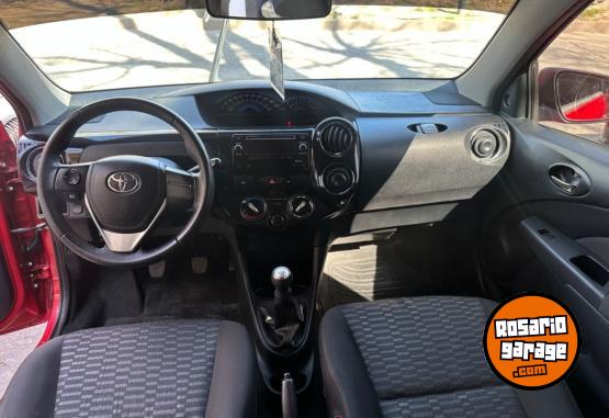 Autos - Toyota Etios XLS 2014 Nafta 136000Km - En Venta