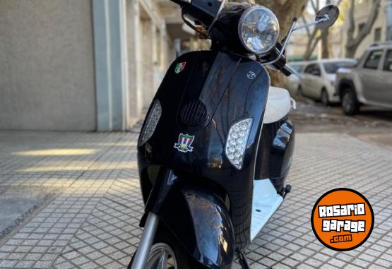 Motos - Motomel Strato Euro 150 2023 Nafta 3700Km - En Venta