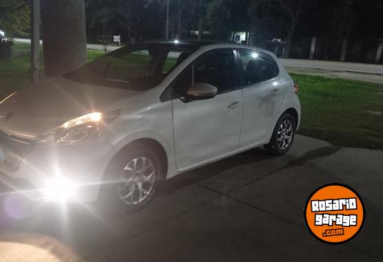 Autos - Peugeot 208 ALLURE TOUCHSCREEN 2015 Nafta 150000Km - En Venta