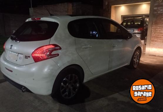 Autos - Peugeot 208 ALLURE TOUCHSCREEN 2015 Nafta 150000Km - En Venta