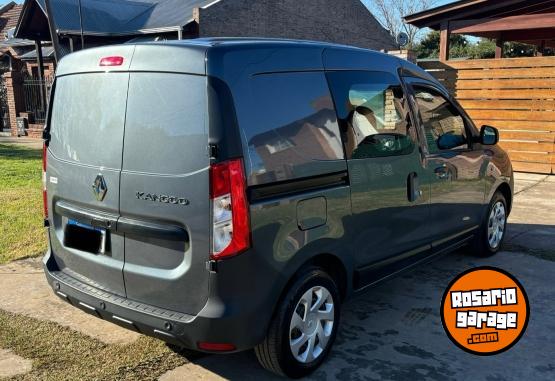 Utilitarios - Renault Kangoo 2022 Nafta 12800Km - En Venta