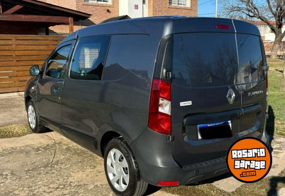 Utilitarios - Renault Kangoo 2022 Nafta 12800Km - En Venta