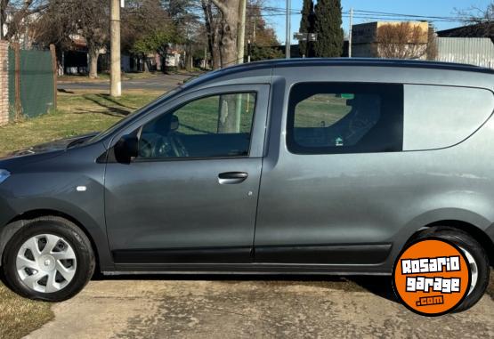 Utilitarios - Renault Kangoo 2022 Nafta 12800Km - En Venta