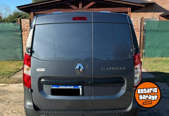 Utilitarios - Renault Kangoo 2022 Nafta 12800Km - En Venta