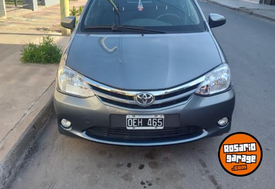 Autos - Toyota Etios XLS 2014 Nafta 127000Km - En Venta