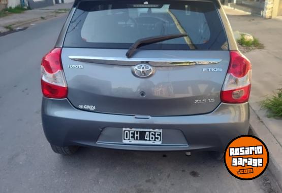 Autos - Toyota Etios XLS 2014 Nafta 127000Km - En Venta