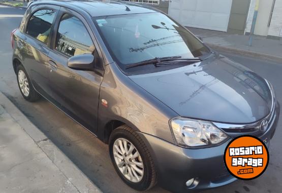 Autos - Toyota Etios XLS 2014 Nafta 127000Km - En Venta