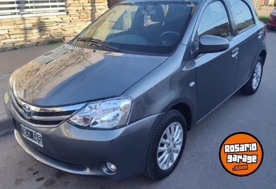 Autos - Toyota Etios XLS 2014 Nafta 127000Km - En Venta