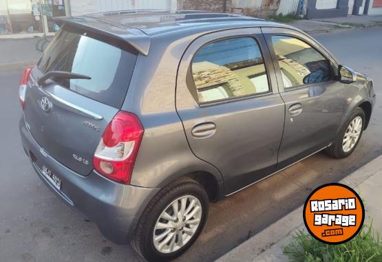 Autos - Toyota Etios XLS 2014 Nafta 127000Km - En Venta