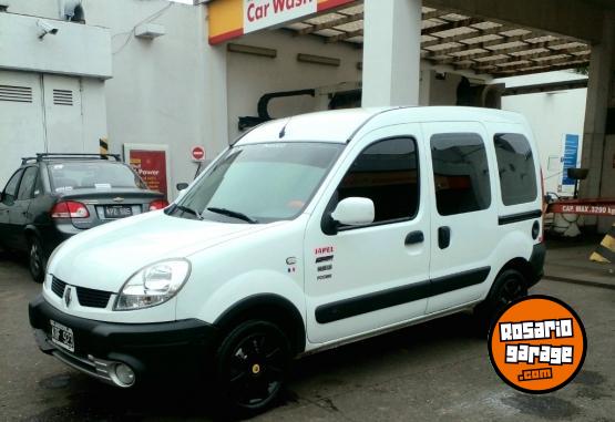 Utilitarios - Renault Kangoo autentique plus 2011 Nafta 121000Km - En Venta