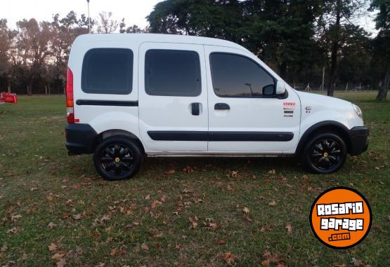 Utilitarios - Renault Kangoo autentique plus 2011 Nafta 121000Km - En Venta