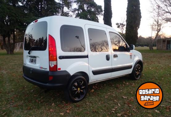 Utilitarios - Renault Kangoo autentique plus 2011 Nafta 121000Km - En Venta